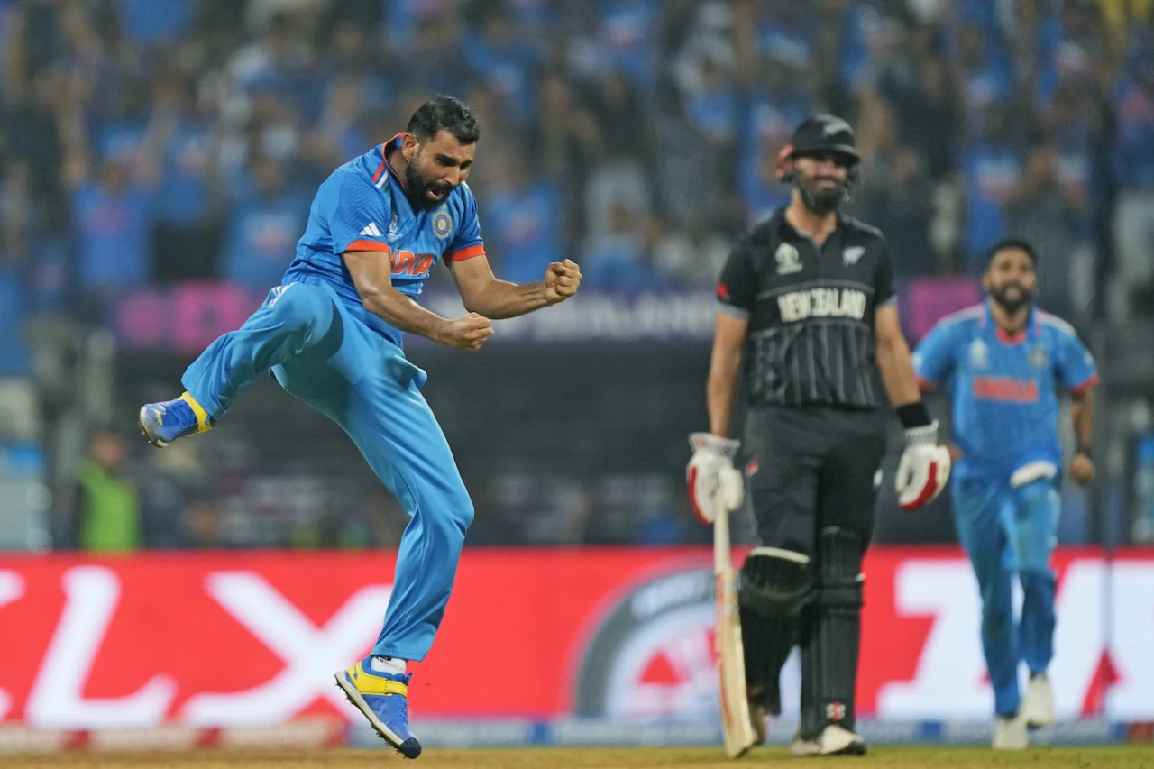 'Jalan Toh Puri Dikhti Hai'- Mohammed Shami Slams Ex-PAK Batter Over 'Ball Change' Claims